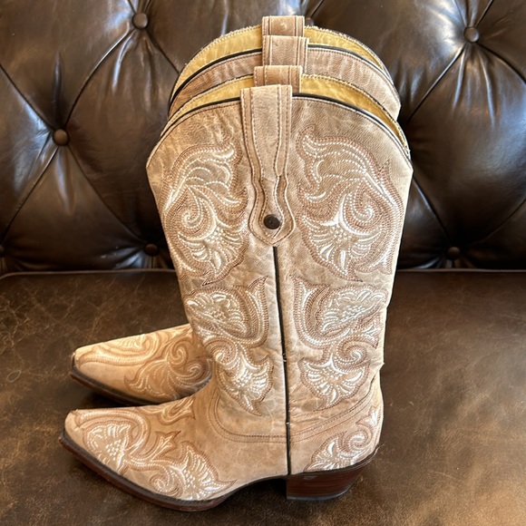 Corral Shoes - Corral women’s cowboy boots size 9
